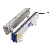 Faca de Ar + Performax IQ Easy da Simco-Ion para eliminar eletricidade estática e remover poeiras em processos industriais automatizados.